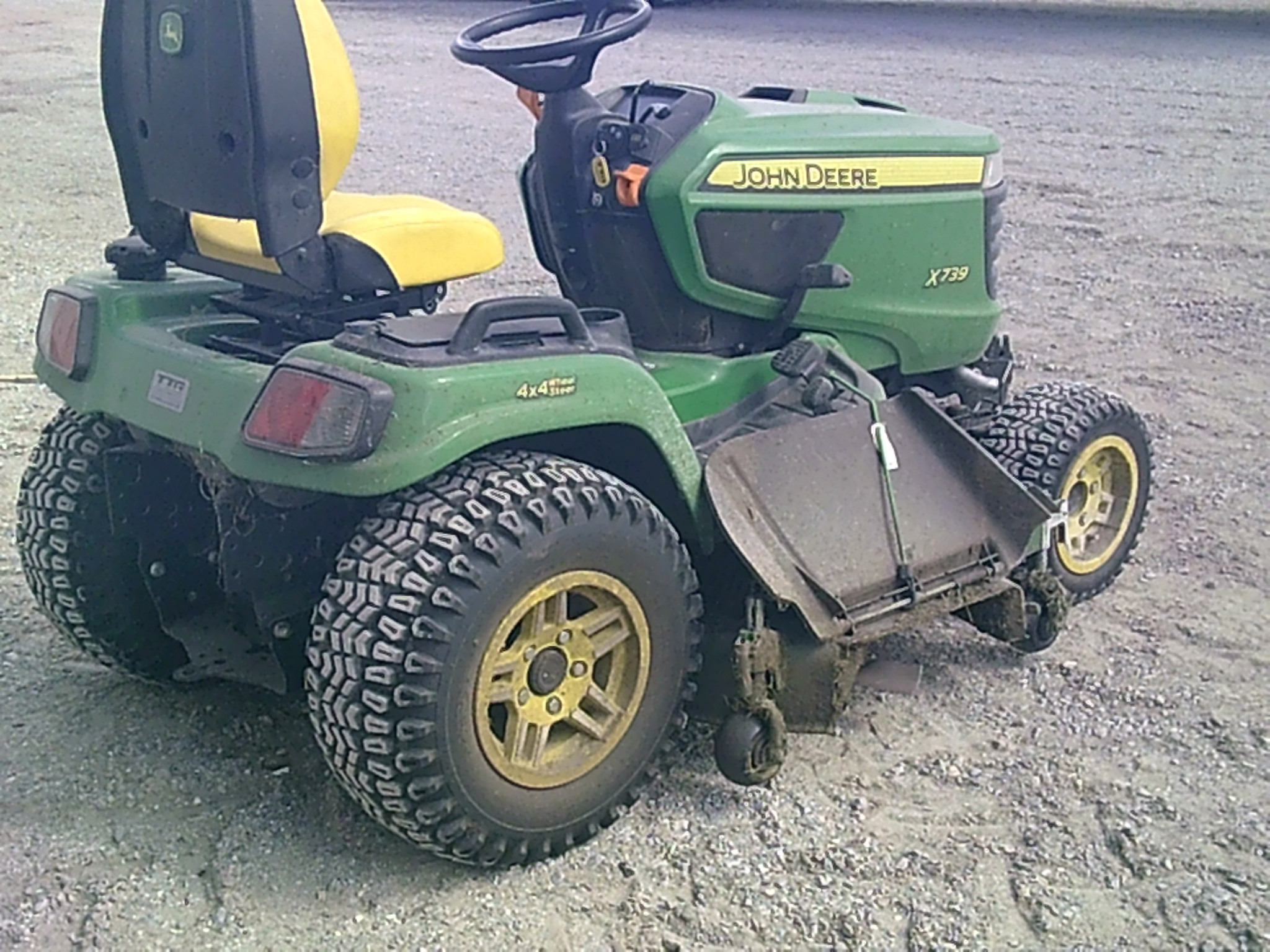 2023 John Deere X739 Image 3