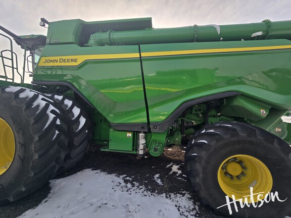 Photo of 2023 John Deere X9 1000