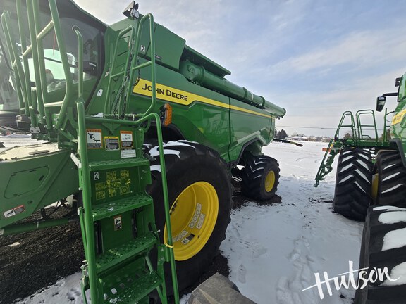 Photo of 2023 John Deere X9 1000