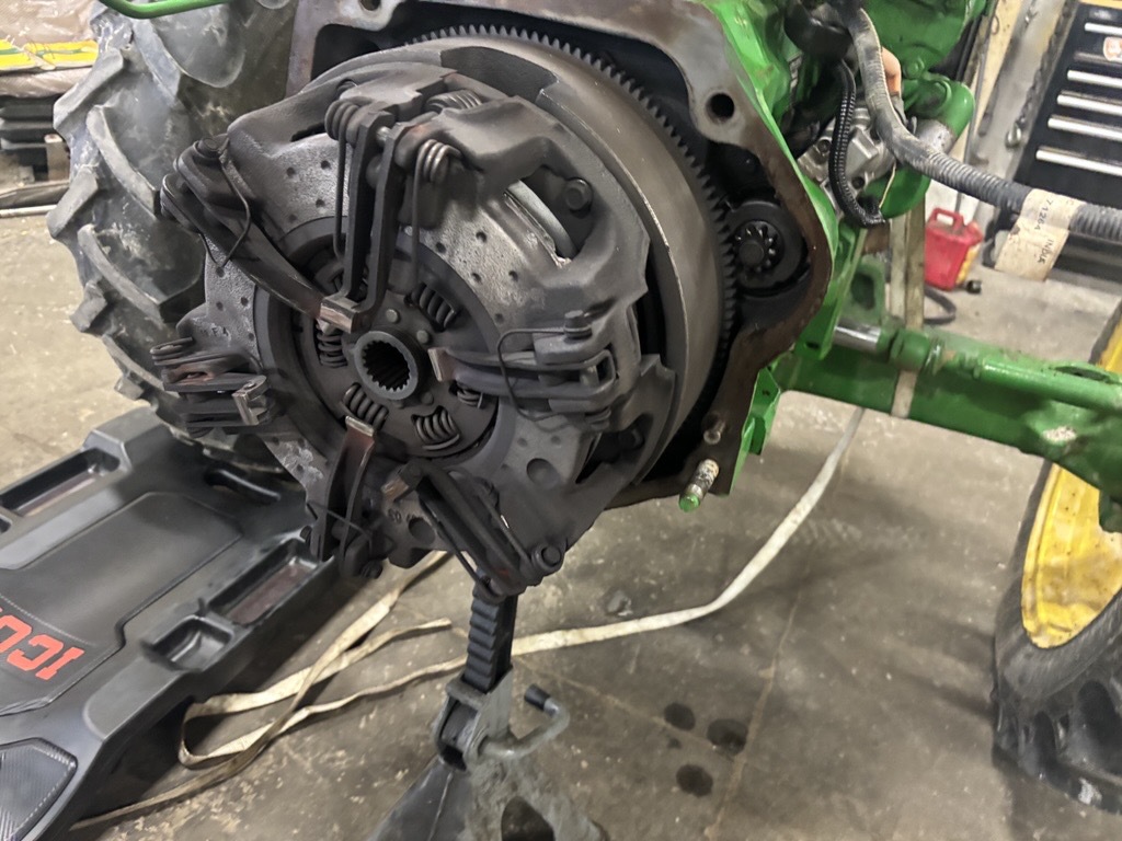 2012 John Deere 5065E Image 2