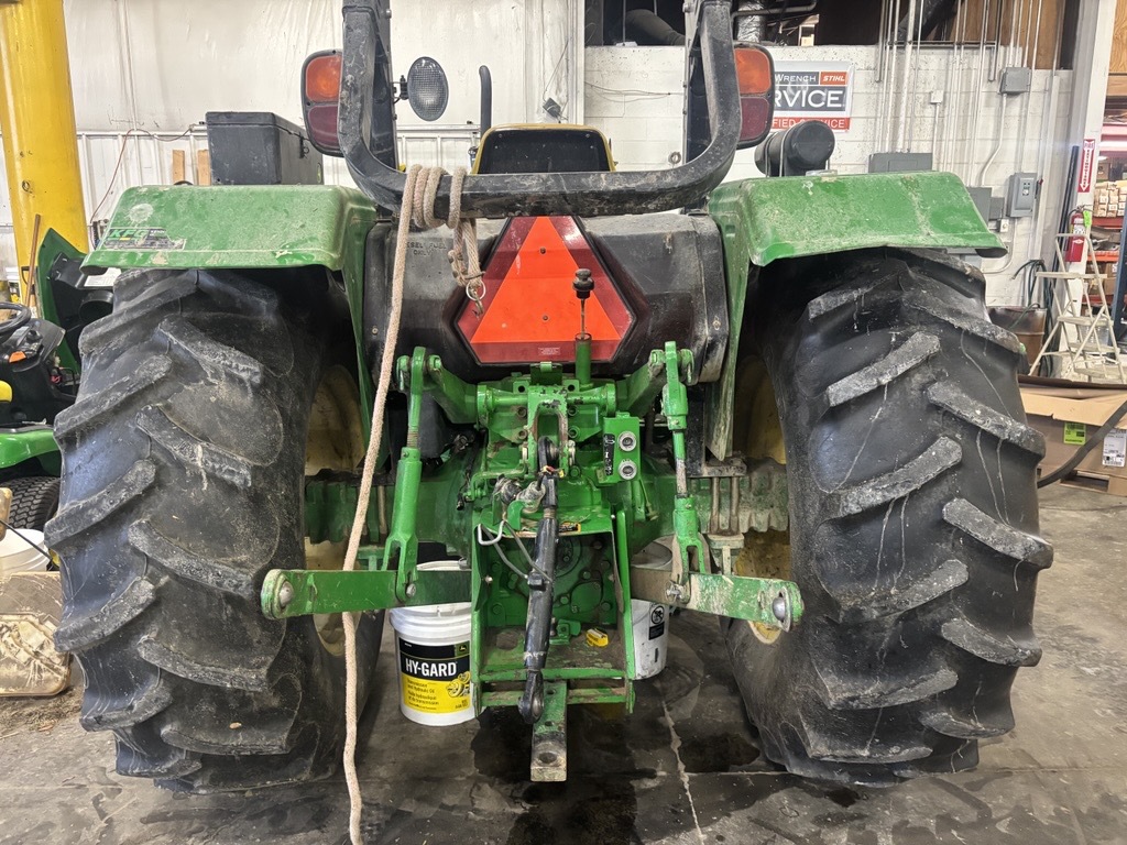 2012 John Deere 5065E Image 3