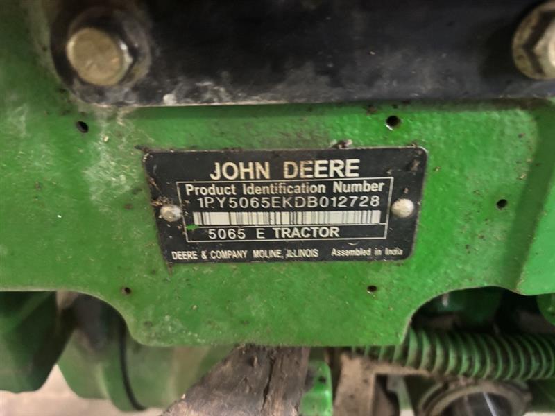 2012 John Deere 5065E Image 5