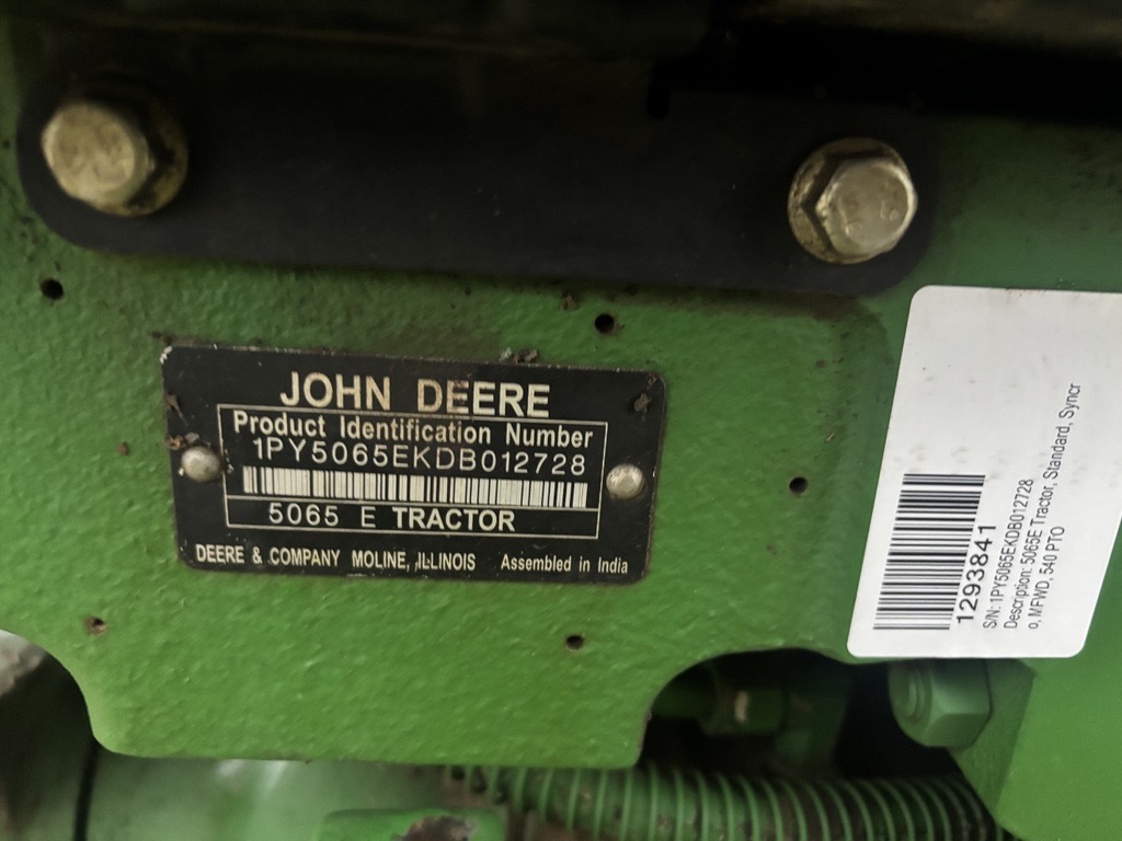 2012 John Deere 5065E Image 7