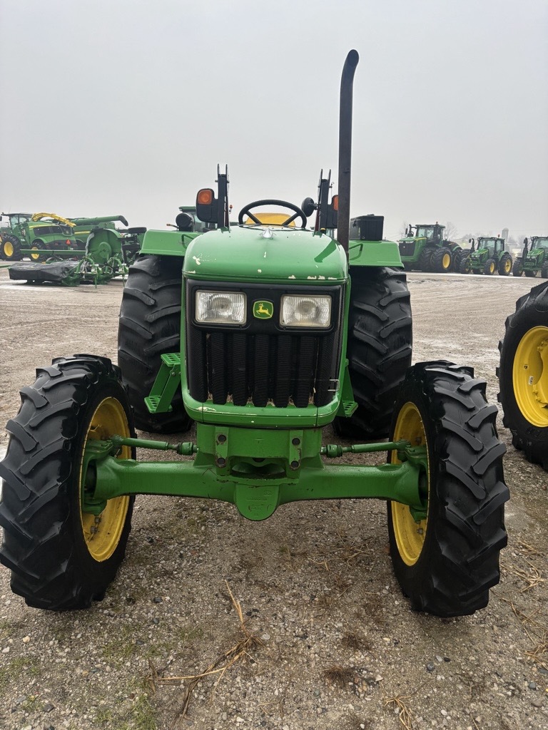 2012 John Deere 5065E Image 3