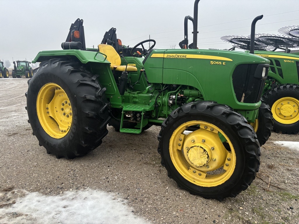 2012 John Deere 5065E Image 1
