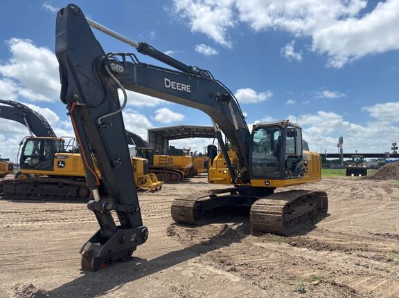 Photo of a 2023 John Deere 250P