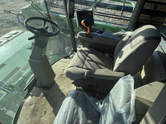 2025 John Deere W235R (13th thumbnail)