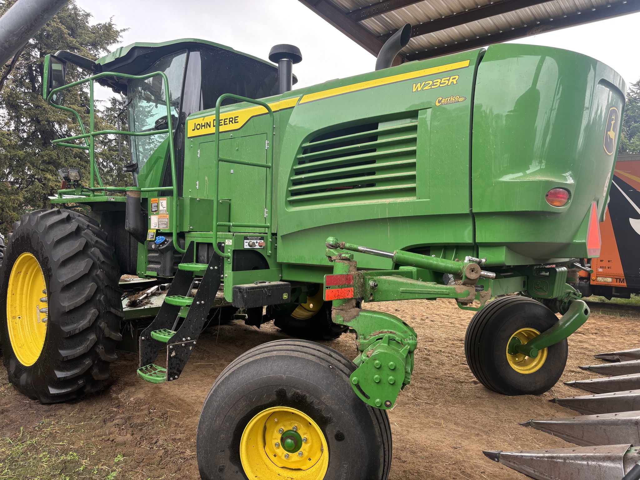 2024 John Deere W235R Image 3