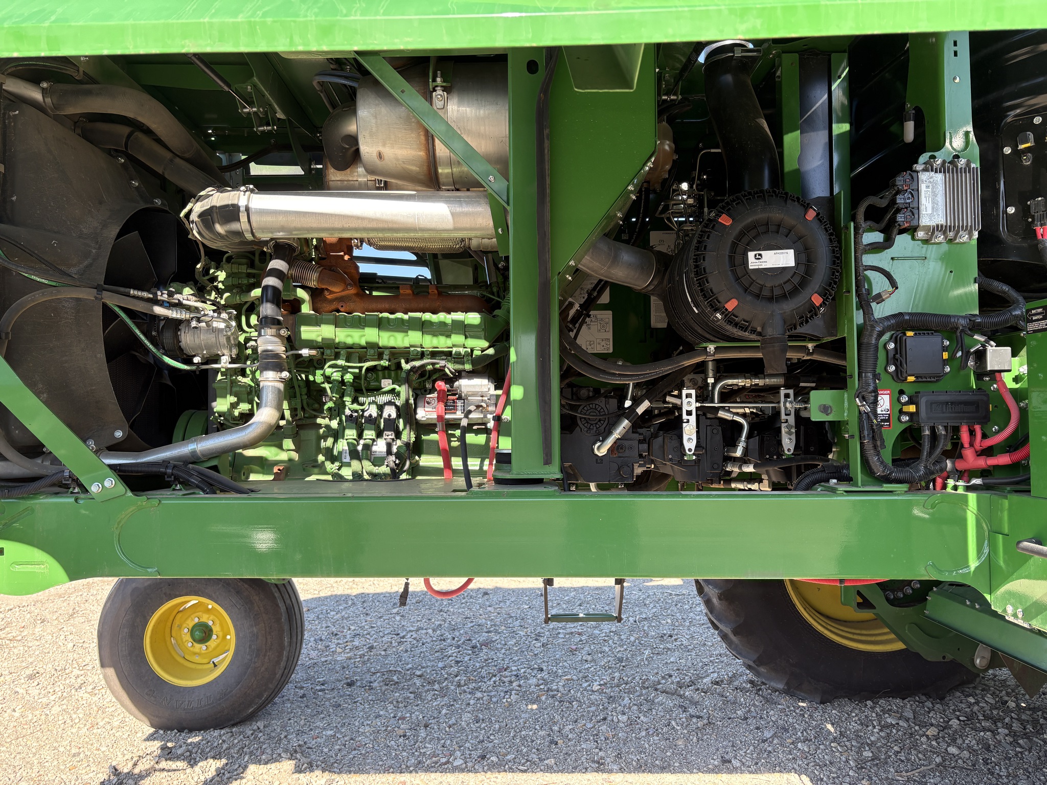 2024 John Deere W235R Image 6