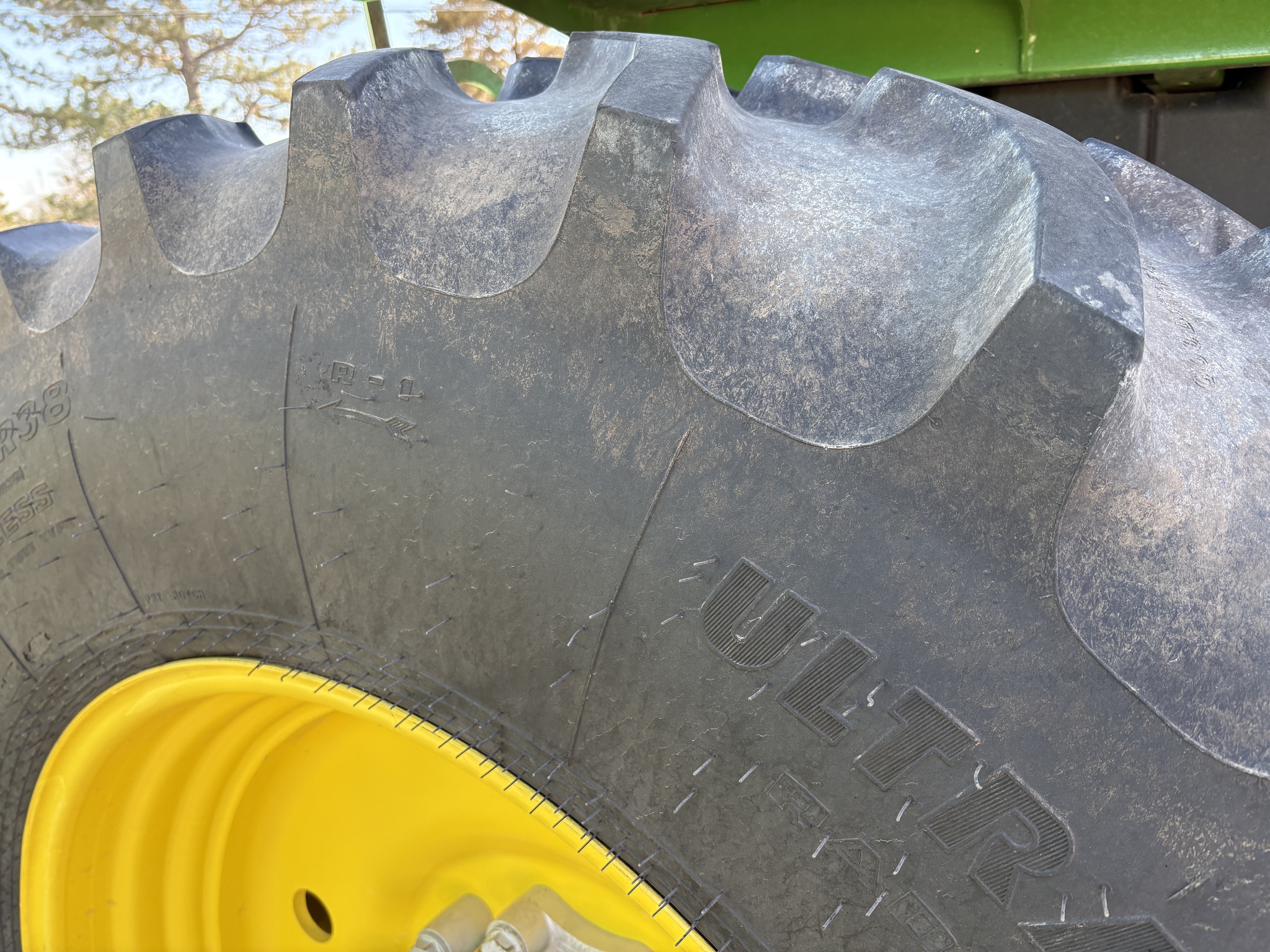 2024 John Deere W235R Image 16