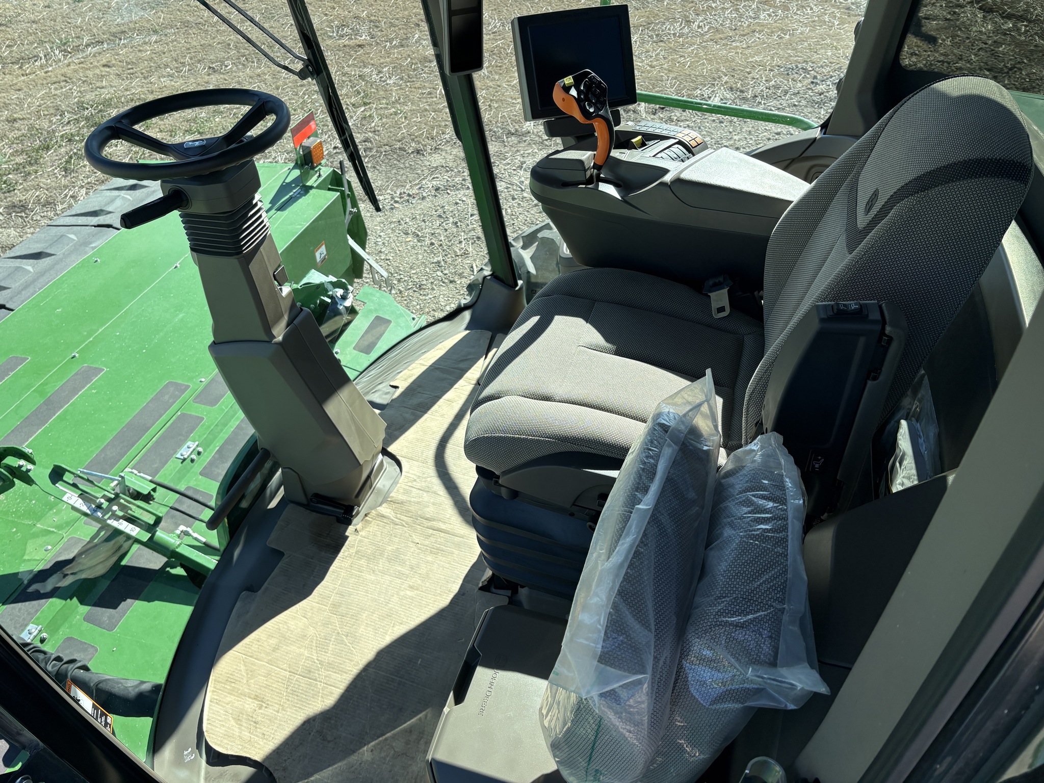 2024 John Deere W235R Image 13