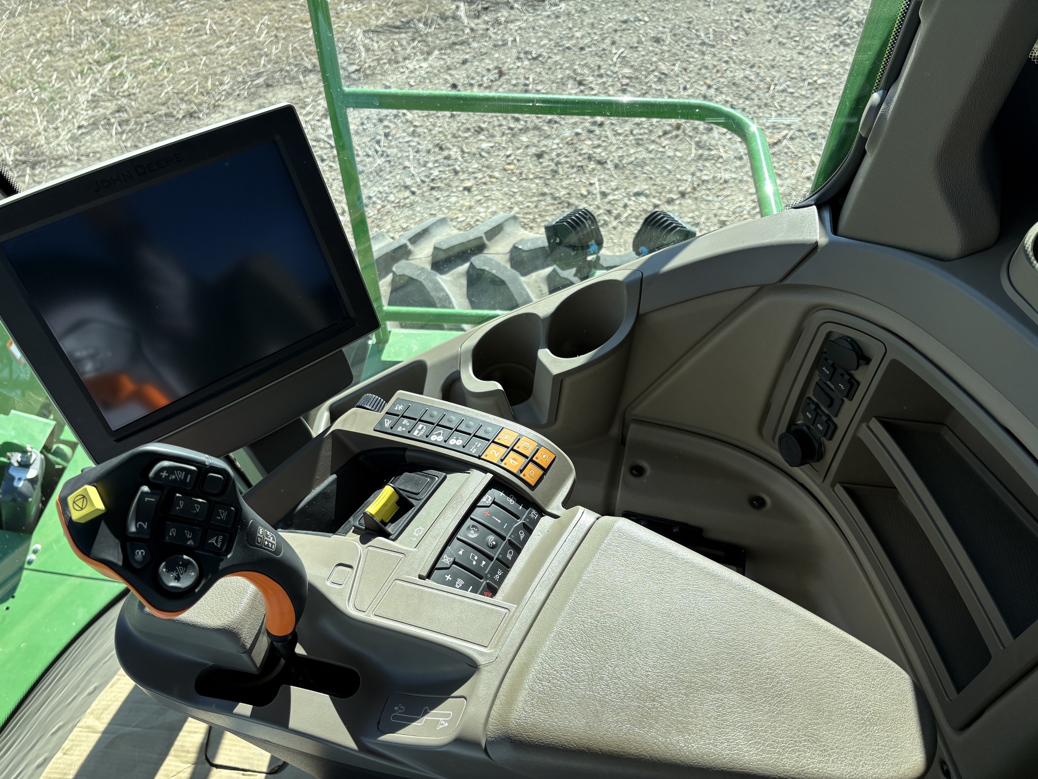 2024 John Deere W235R Image 15