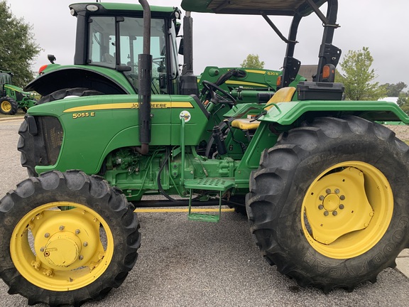 2014 John Deere 5055E Photo 1
