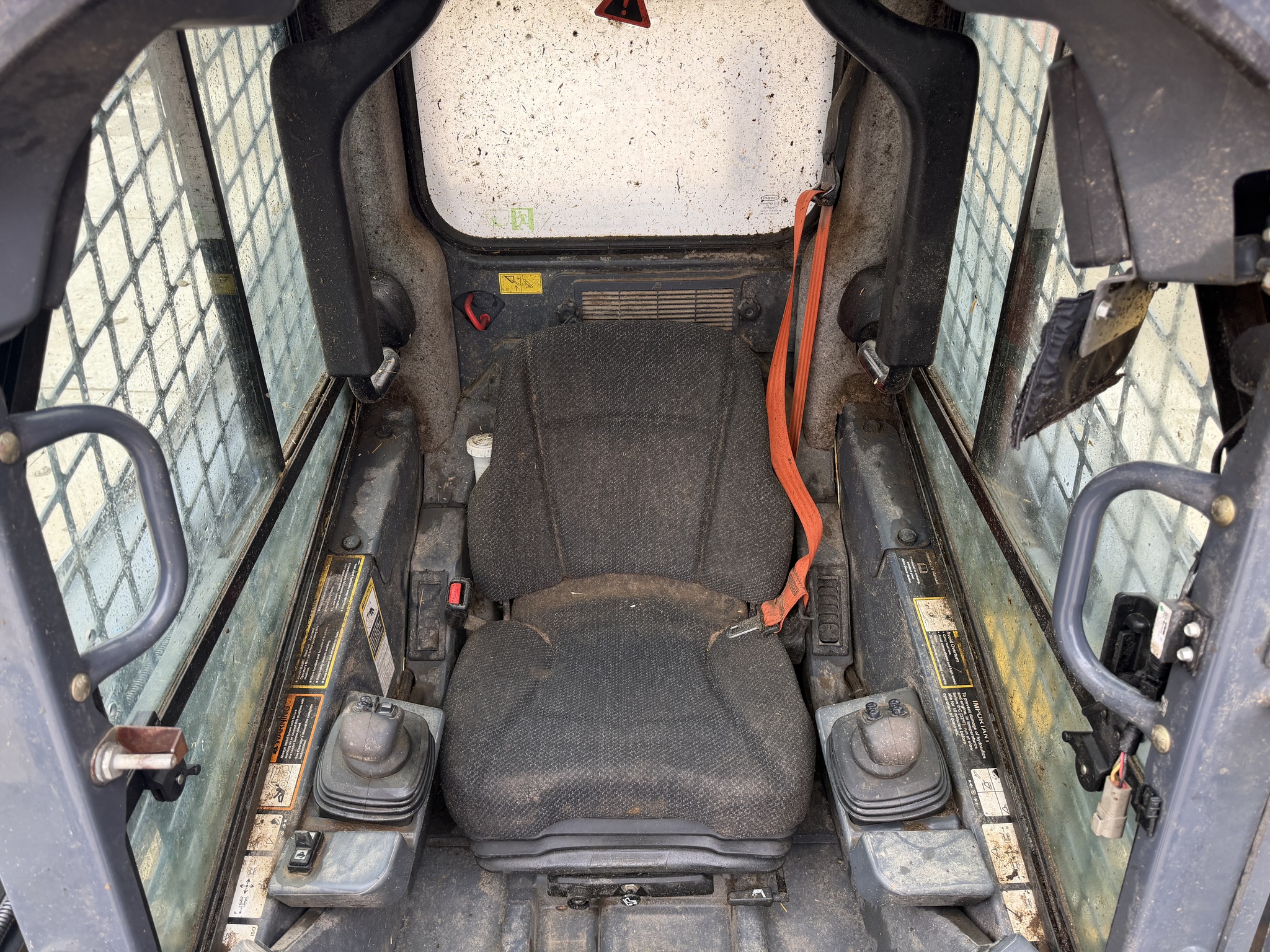 2020 John Deere 324G Image 9