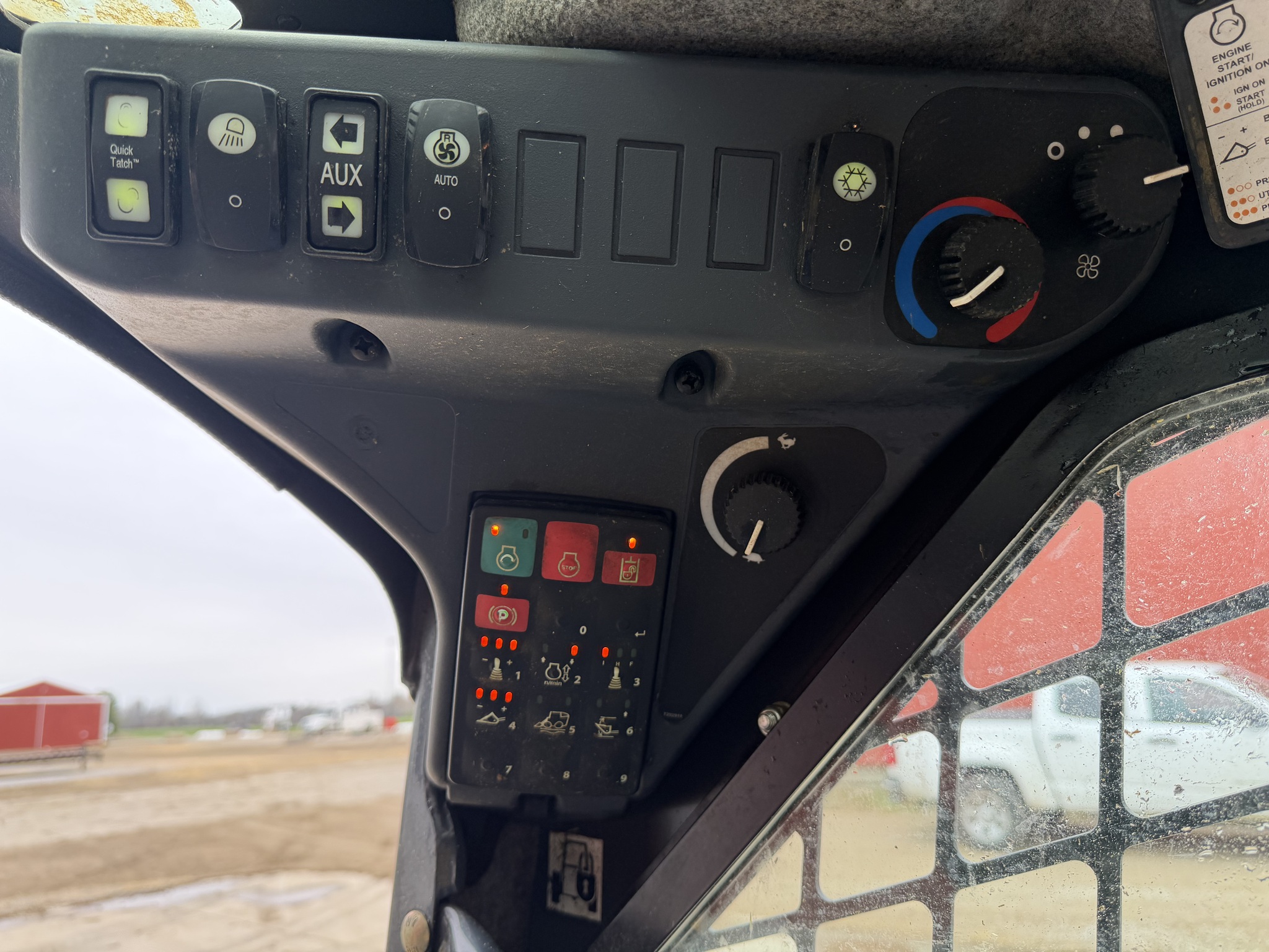 2020 John Deere 324G Image 12