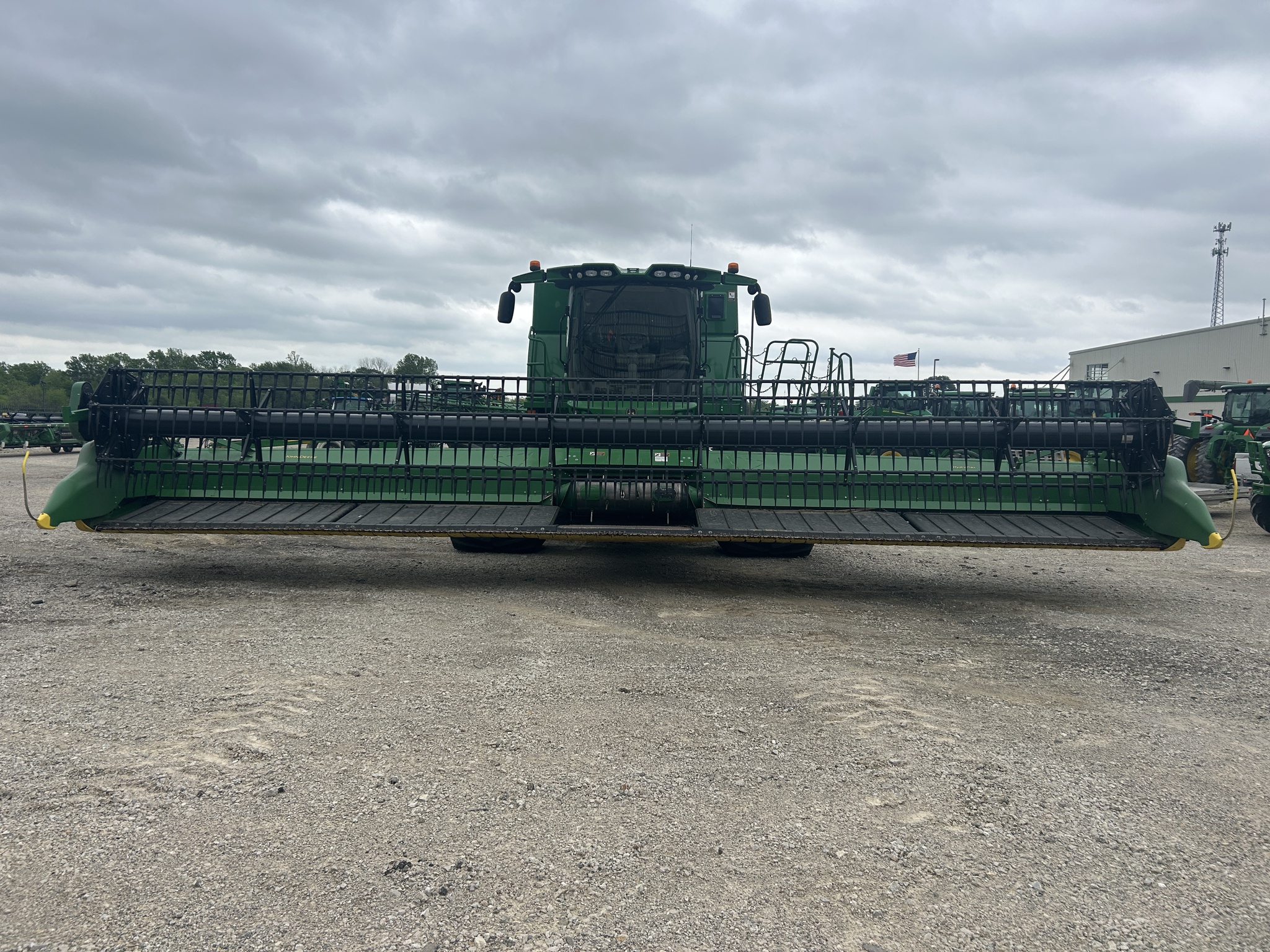  2020 John Deere 735FD at Heritage Tractor in Adrian, MO