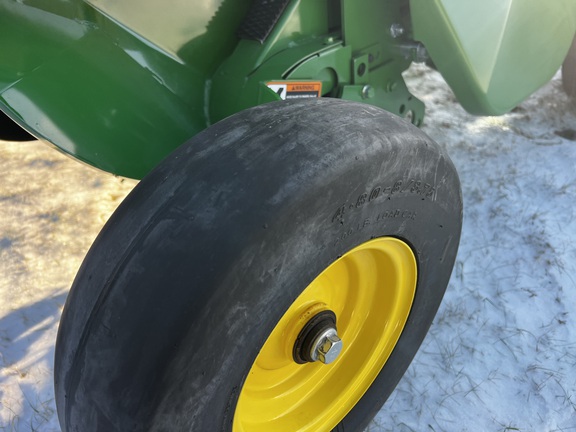 2024 John Deere 561R - Photo10