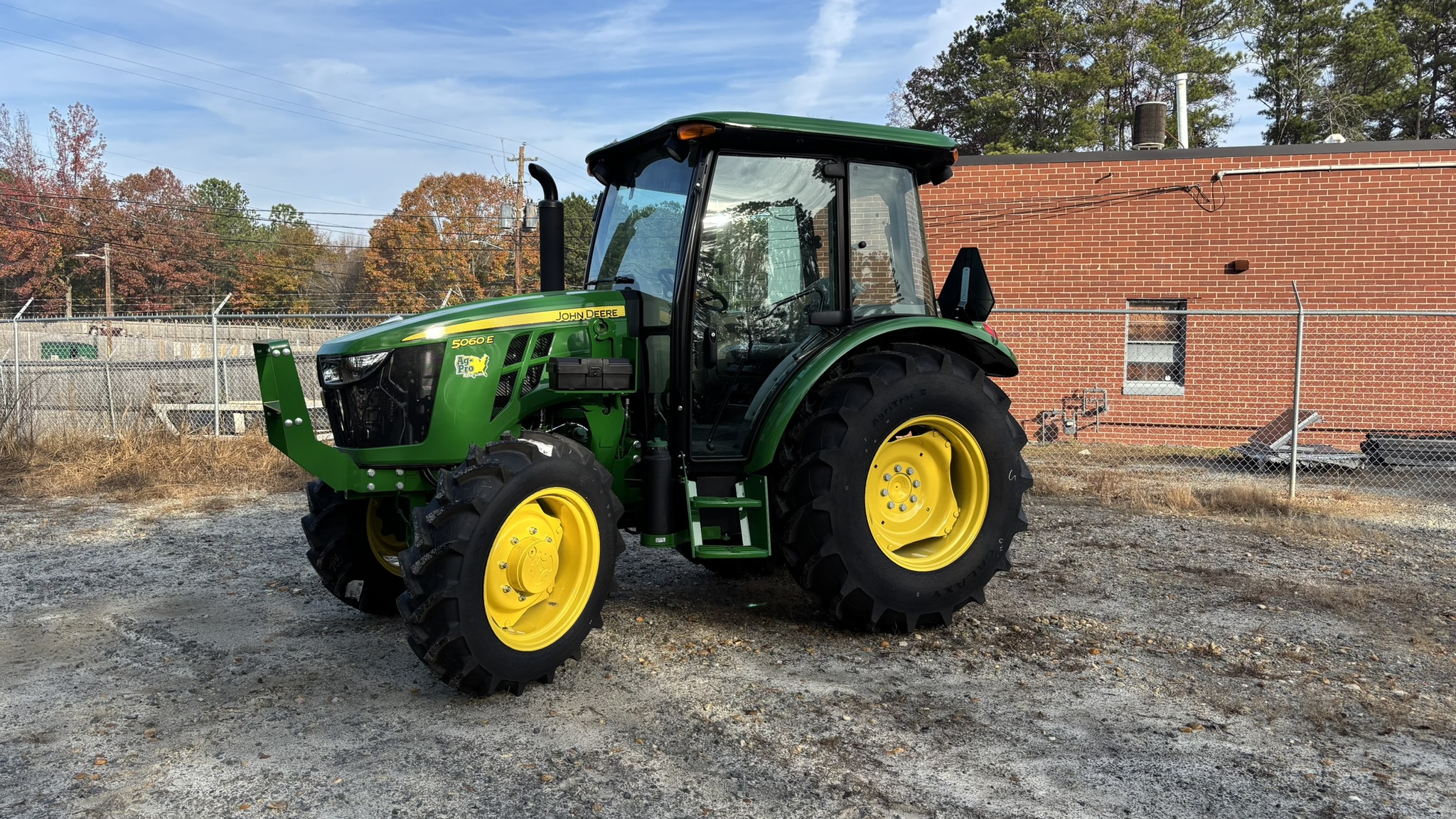 2025 John Deere 5060E Image 4