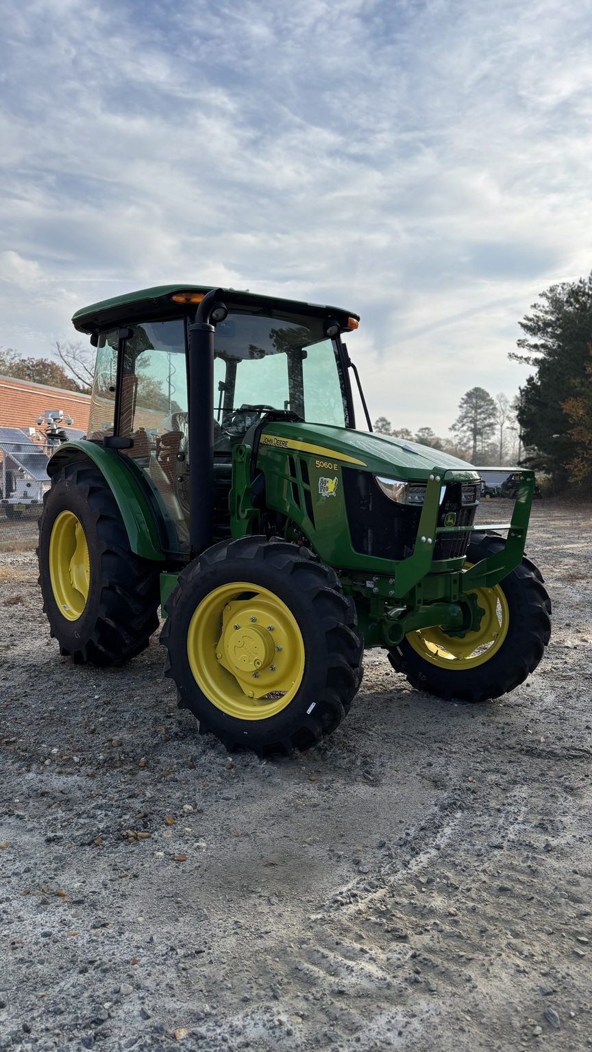 2025 John Deere 5060E Image 3