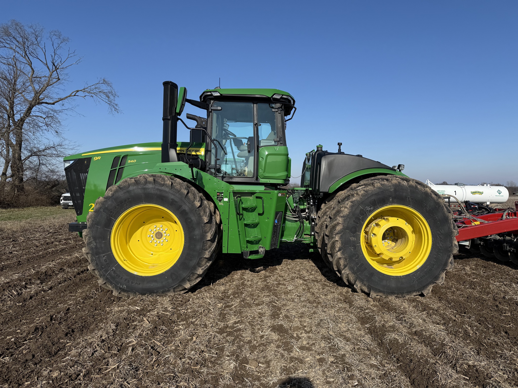  2025 John Deere 9R 540 at Heritage Tractor in Nevada, MO