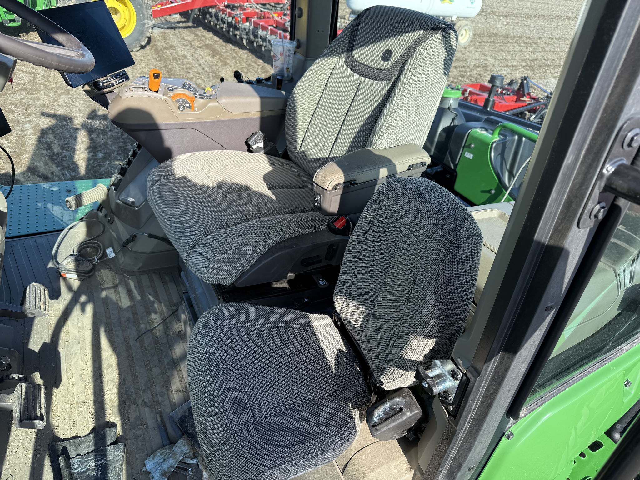  2025 John Deere 9R 540 at Heritage Tractor in Nevada, MO