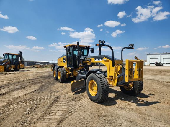 Photo of a 2022 John Deere 772G