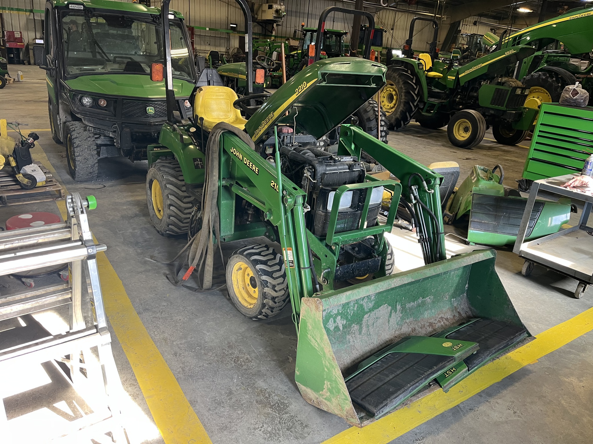 2005 John Deere 2210 Image 1