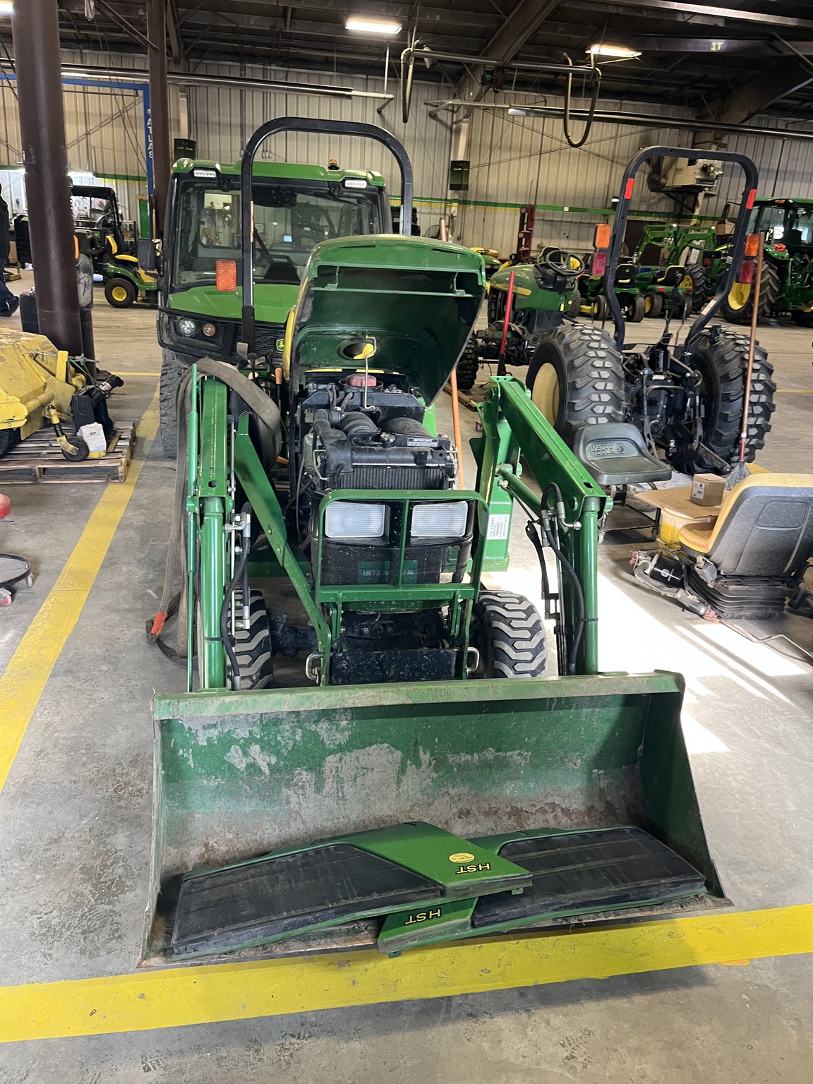 2005 John Deere 2210 Image 6