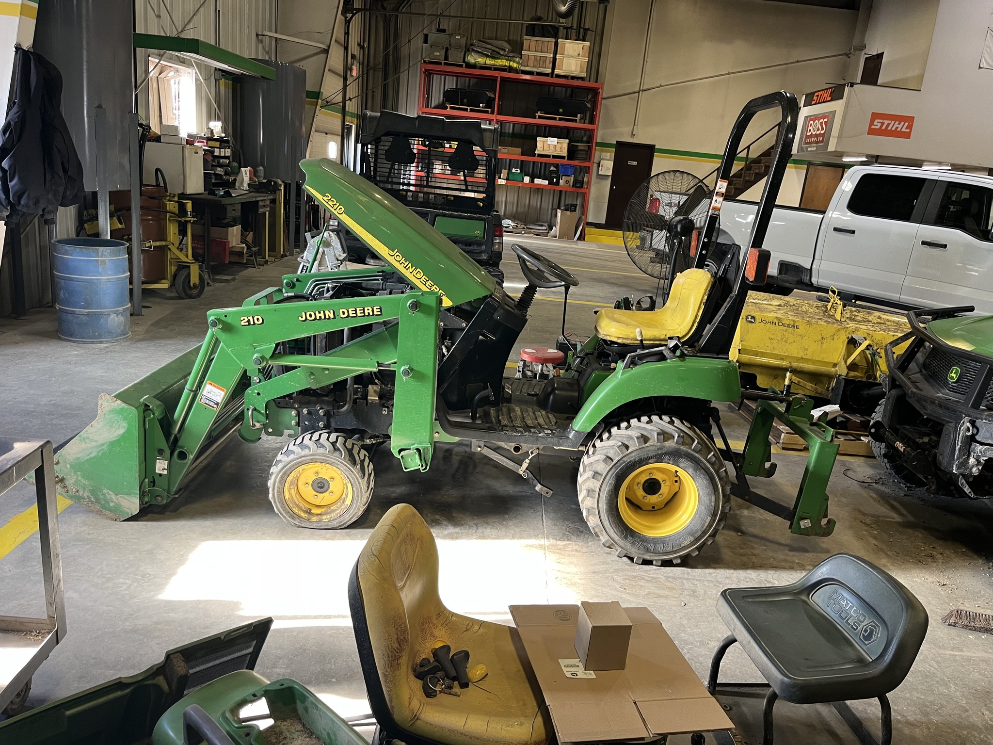 2005 John Deere 2210 Image 8