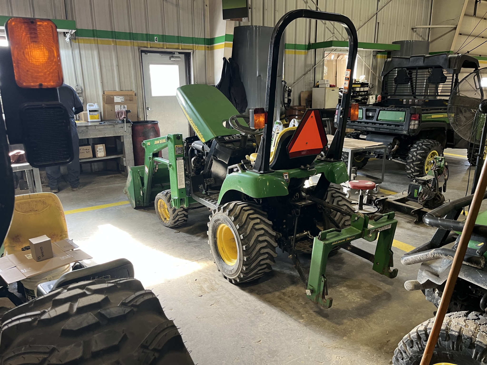 2005 John Deere 2210 Image 9