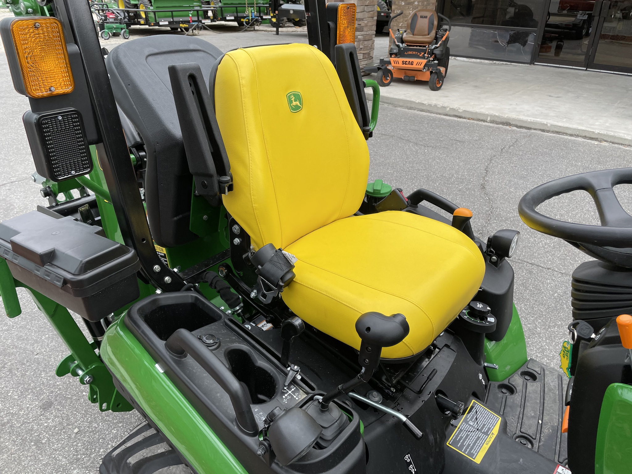 2025 John Deere 1025R Image 5