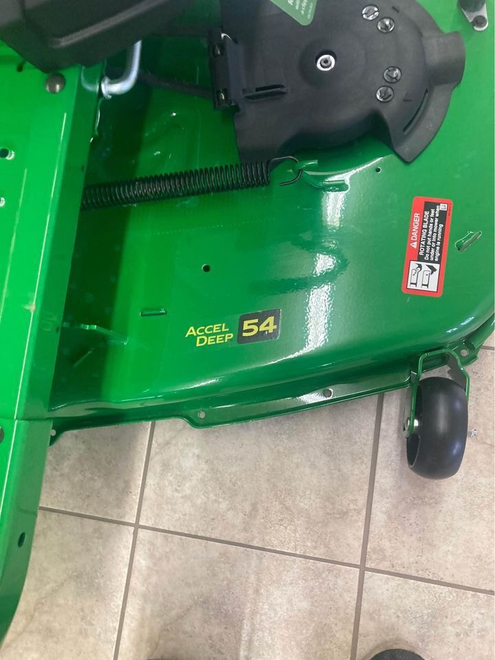 2025 John Deere Z325E Image 3
