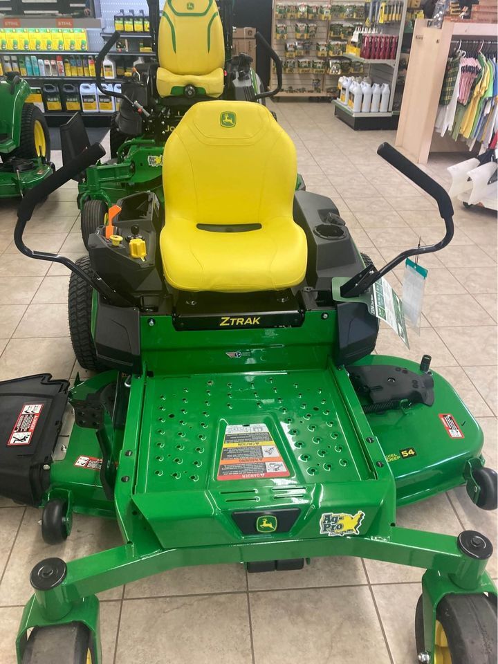 2025 John Deere Z325E Image 1