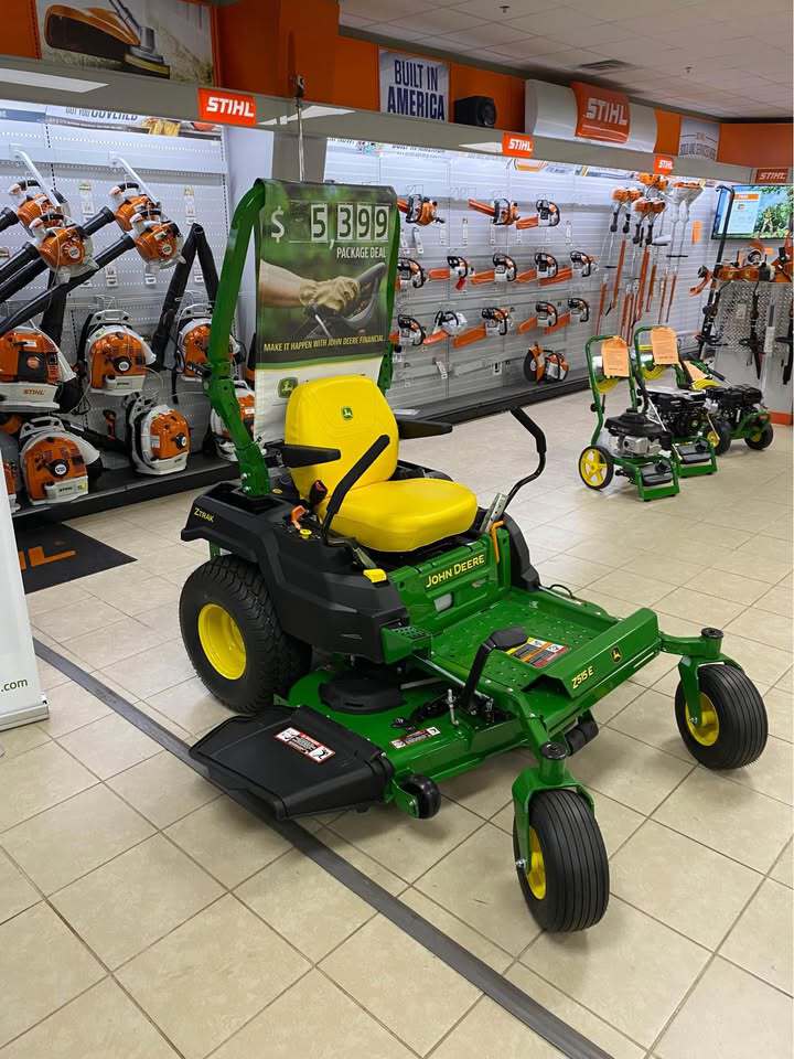 2025 John Deere Z515E Image 3