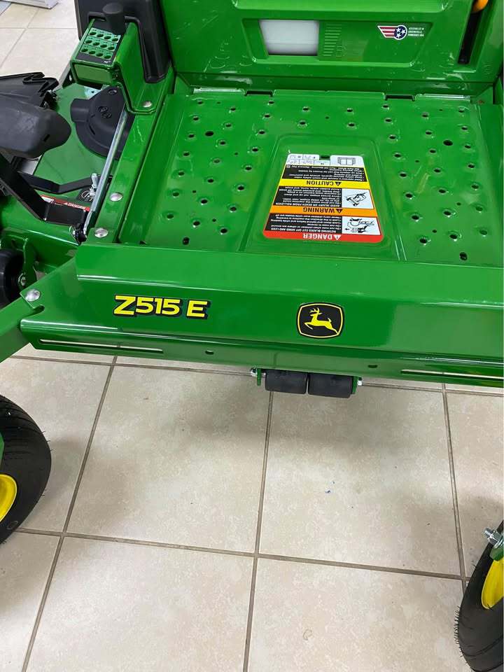 2025 John Deere Z515E Image 6