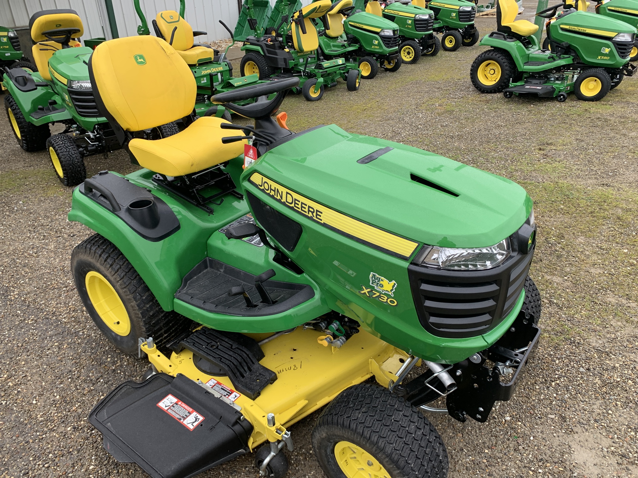 2022 John Deere X730 Image 10