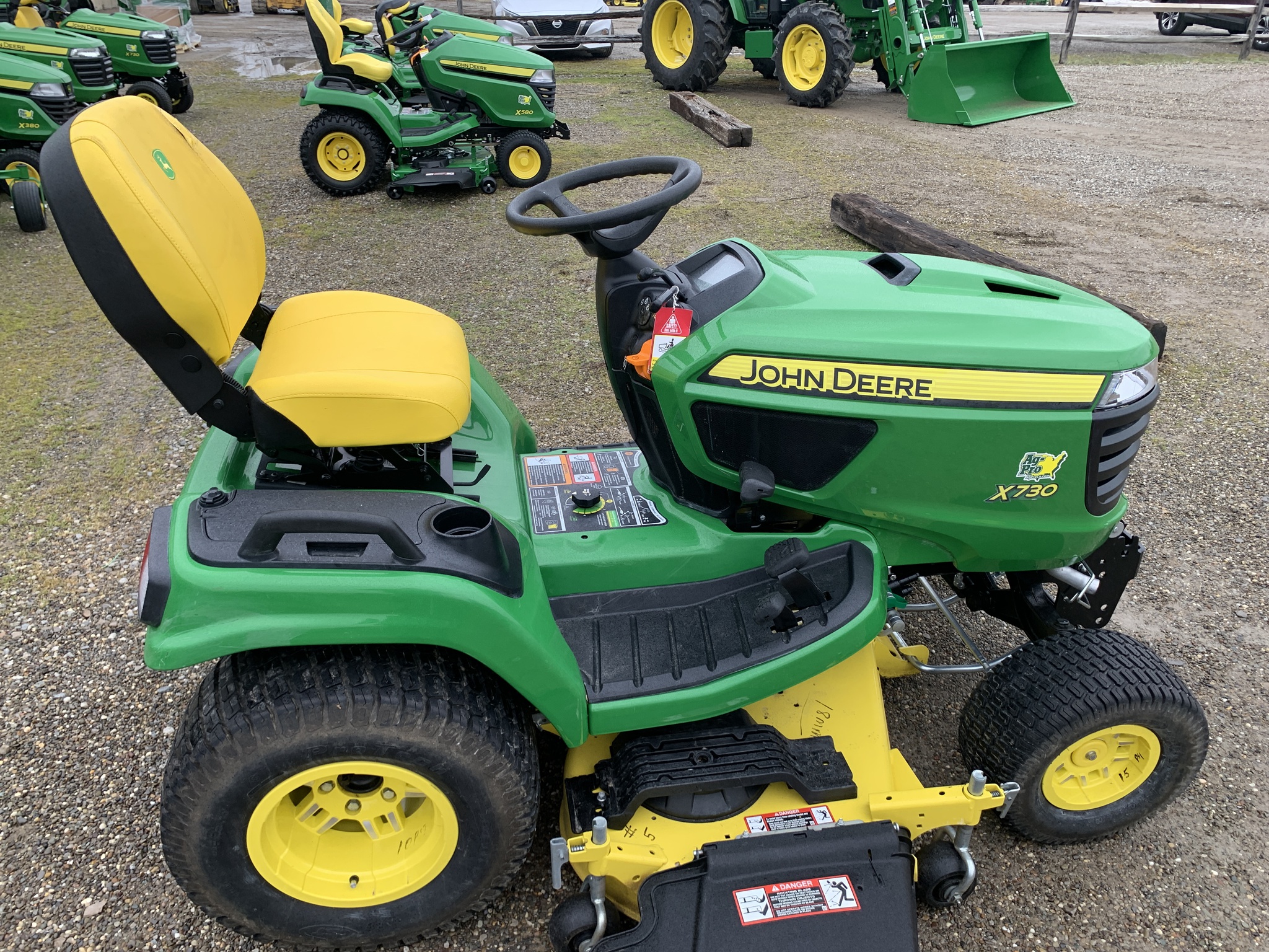 2022 John Deere X730 Image 3