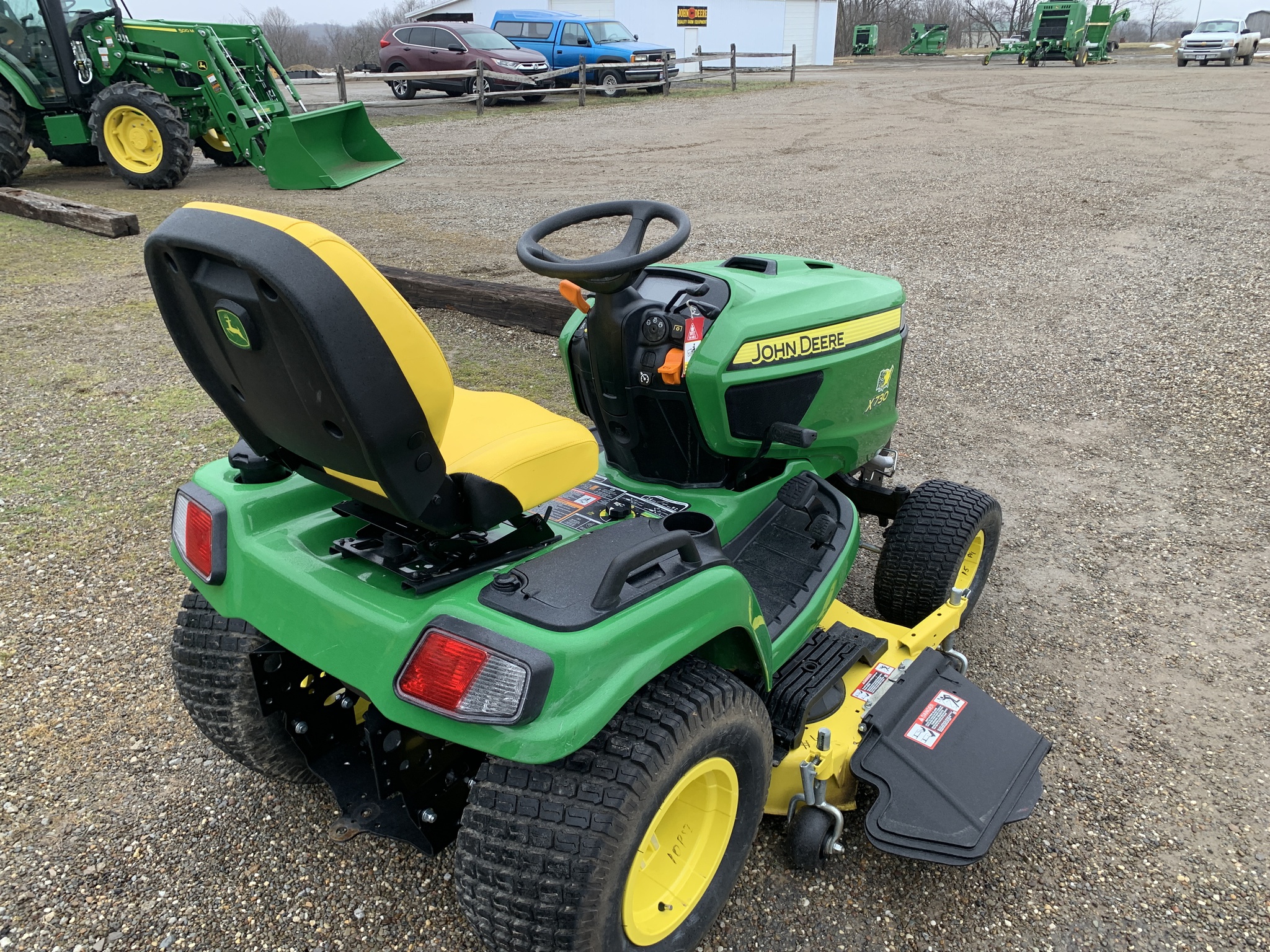 2022 John Deere X730 Image 9