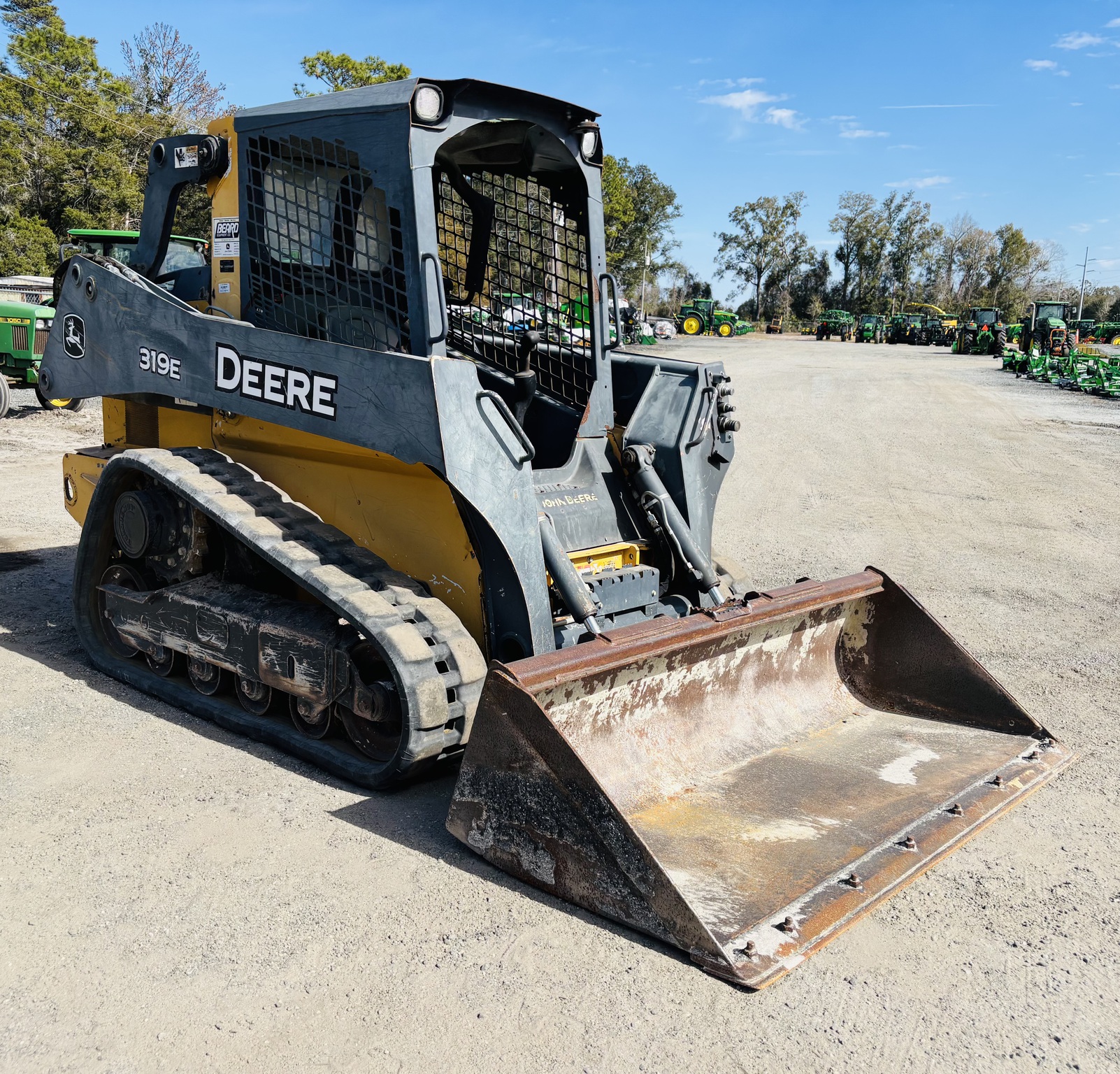 2015 John Deere 319E Image 1