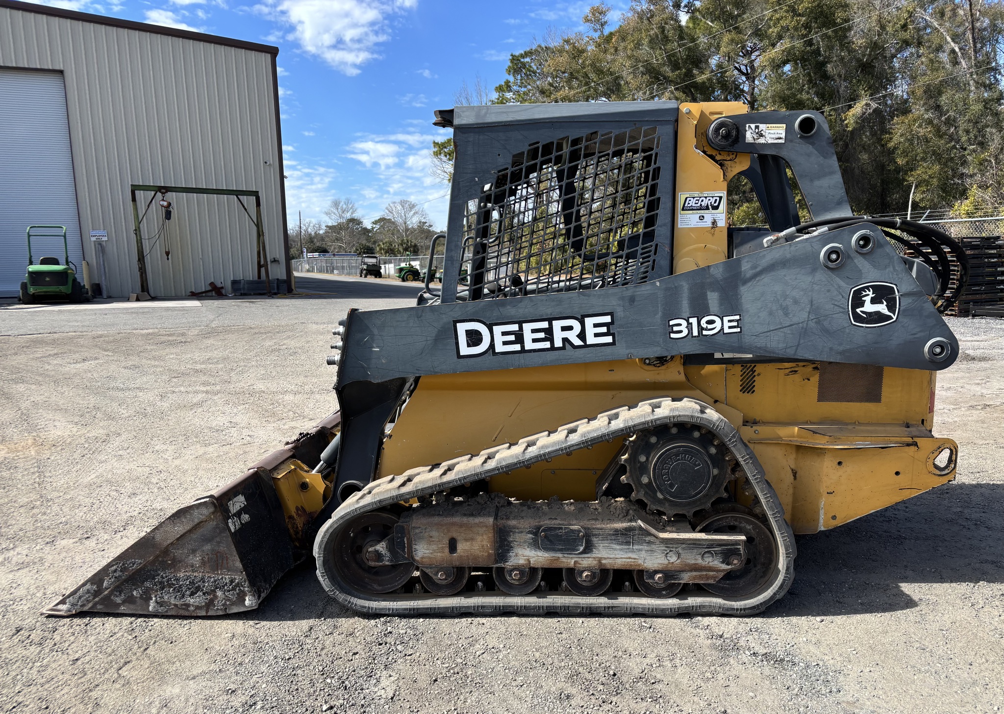 2015 John Deere 319E Image 6