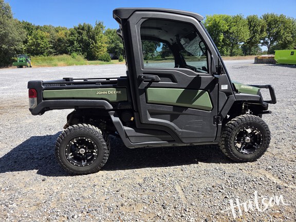 Photo of 2021 John Deere XUV 835M