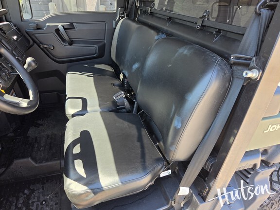Photo of 2021 John Deere XUV 835M