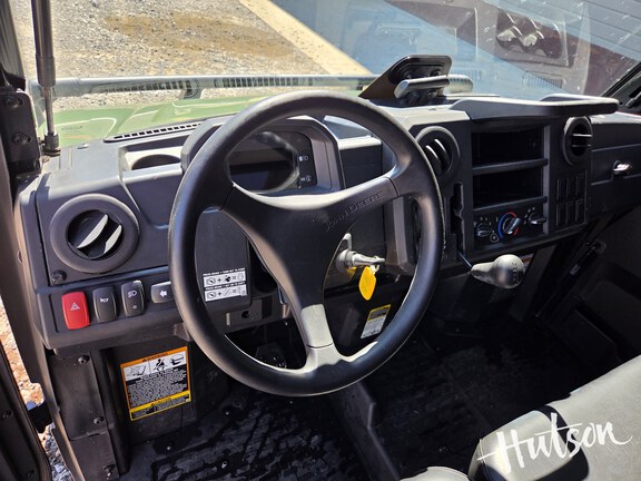 Photo of 2021 John Deere XUV 835M