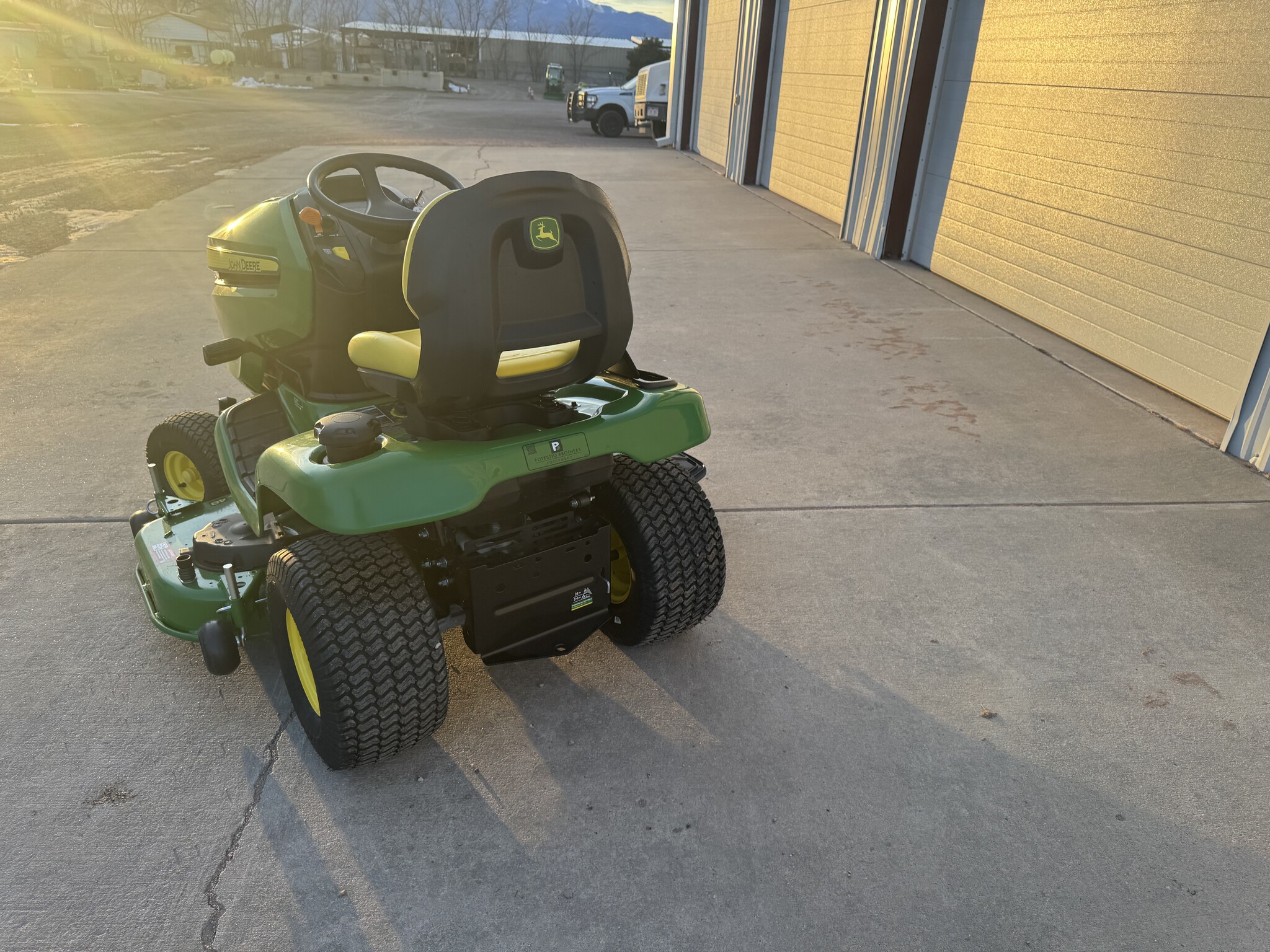 2024 John Deere X330B Image 4