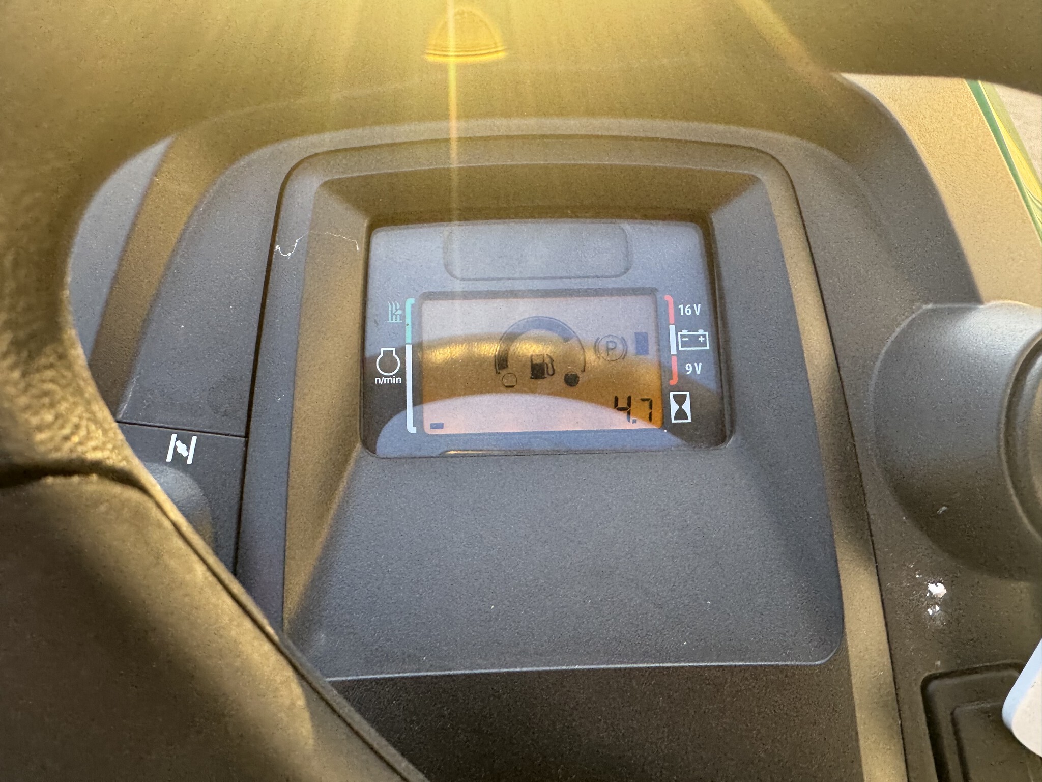 2024 John Deere X330B Image 5