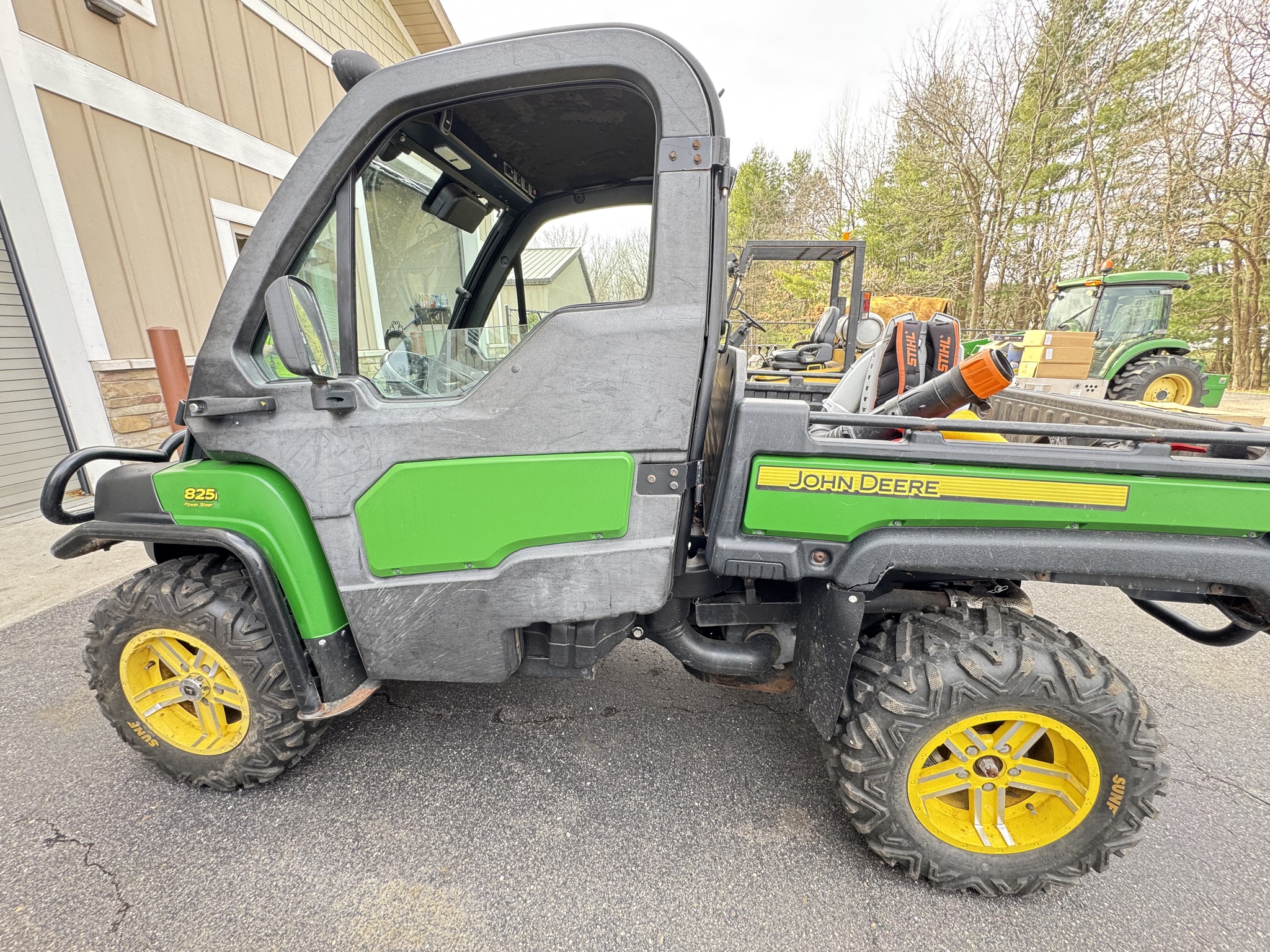 2017 John Deere XUV 825I GREEN Image 2