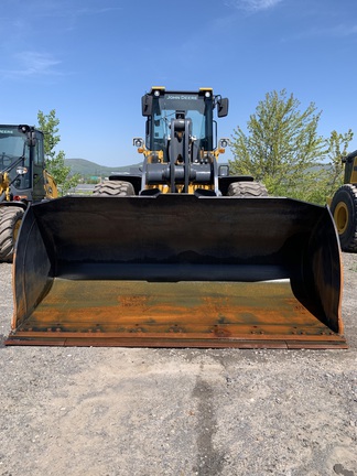 Photo of a 2024 John Deere 644 G