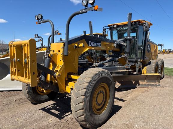 Photo of a 2022 John Deere 772G