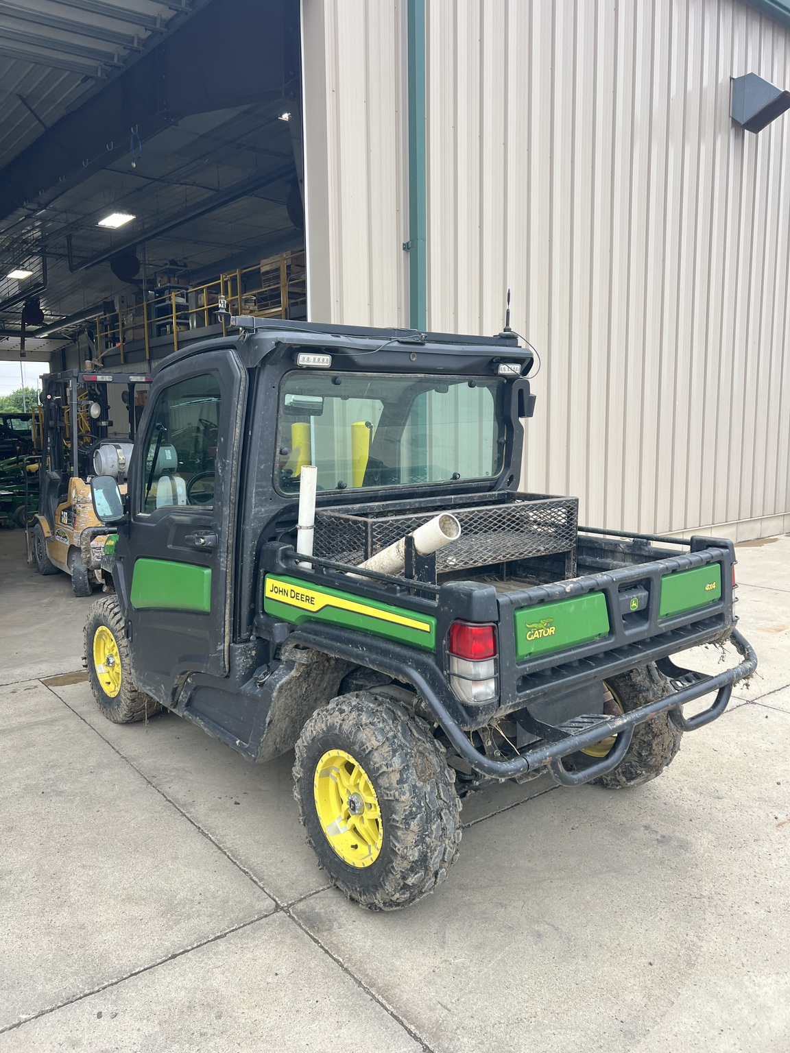 2023 John Deere XUV 835M Image 2