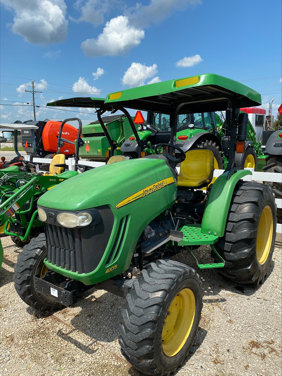 2011 John Deere 4105